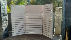 Фотозона из белого дерева